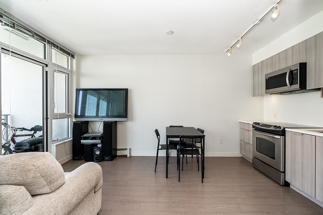 Listing Image 4
