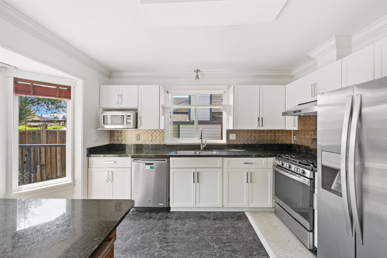 Listing Image 14