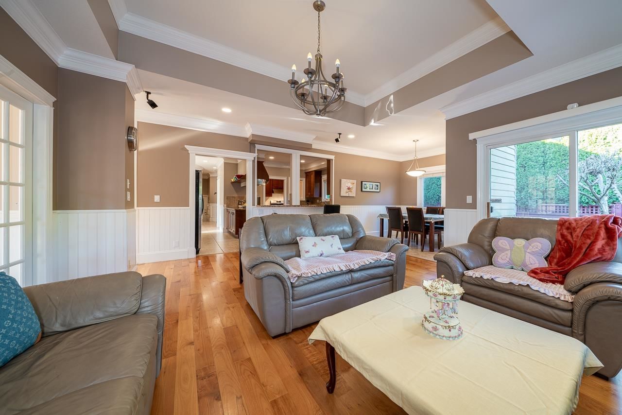 Listing Image 10