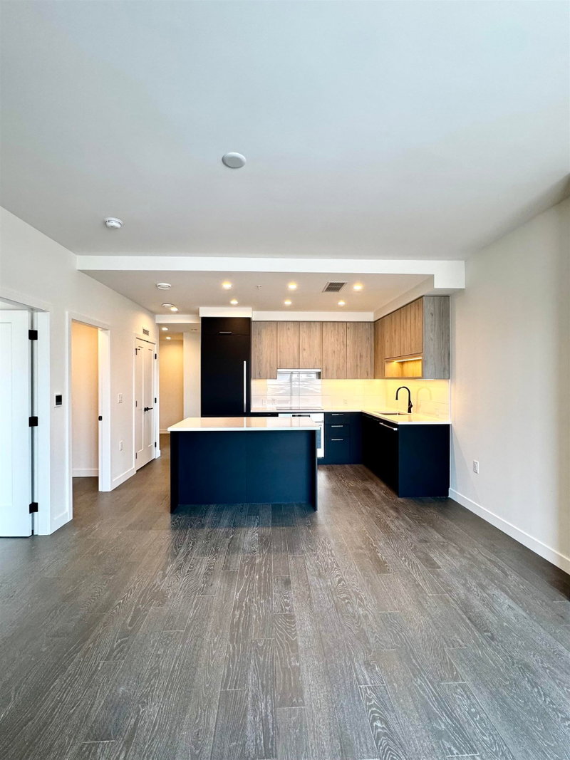 211 - 8398 Oak Street