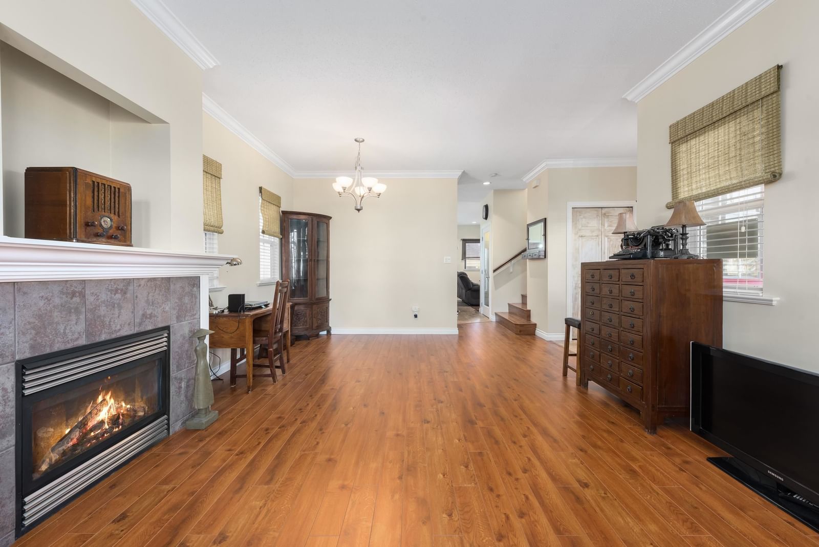 Listing Image 4