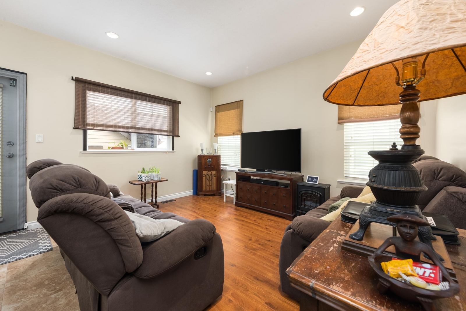 Listing Image 9