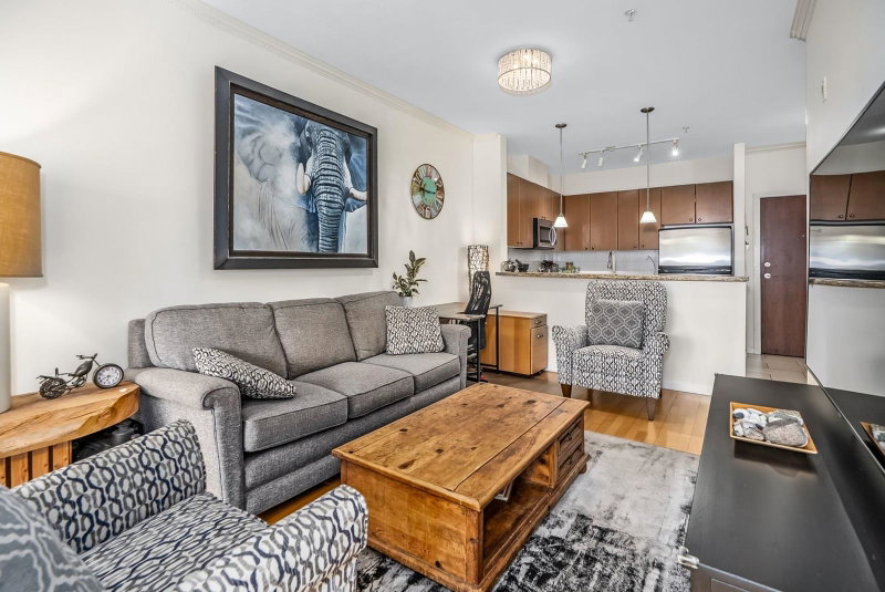 407 - 14 Royal Avenue E