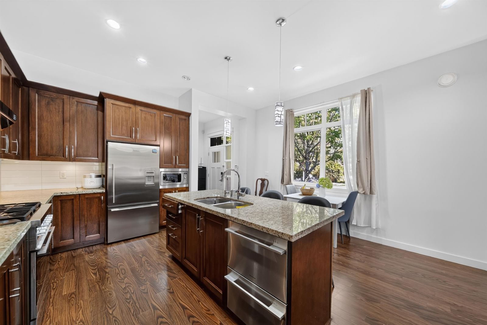 Listing Image 19