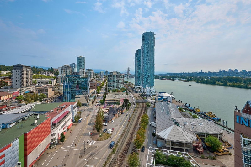 1911 - 908 Quayside Drive