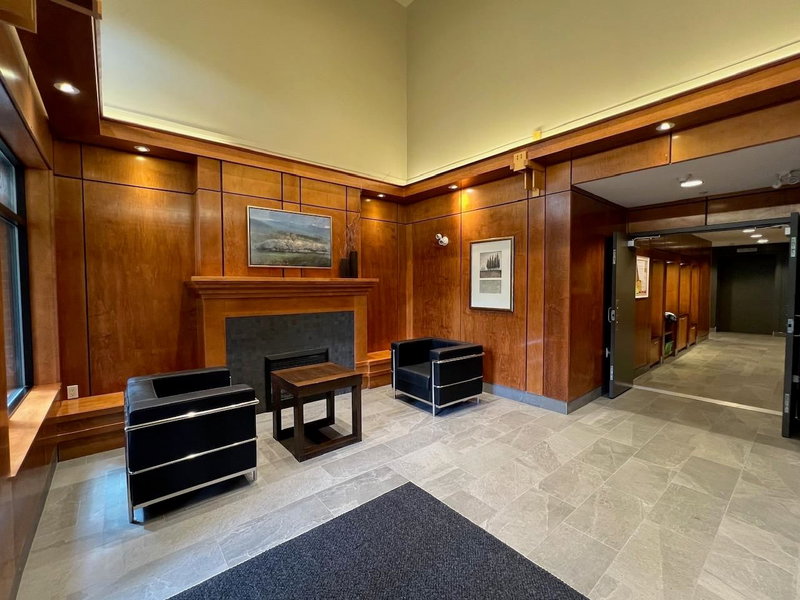 425 - 2083 33rd Avenue W