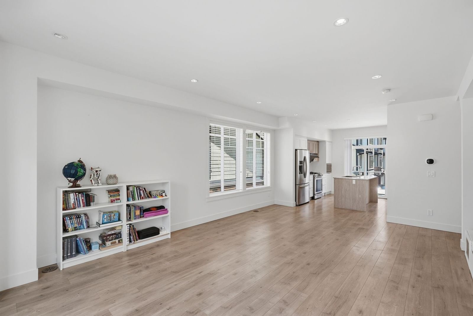 Listing Image 11