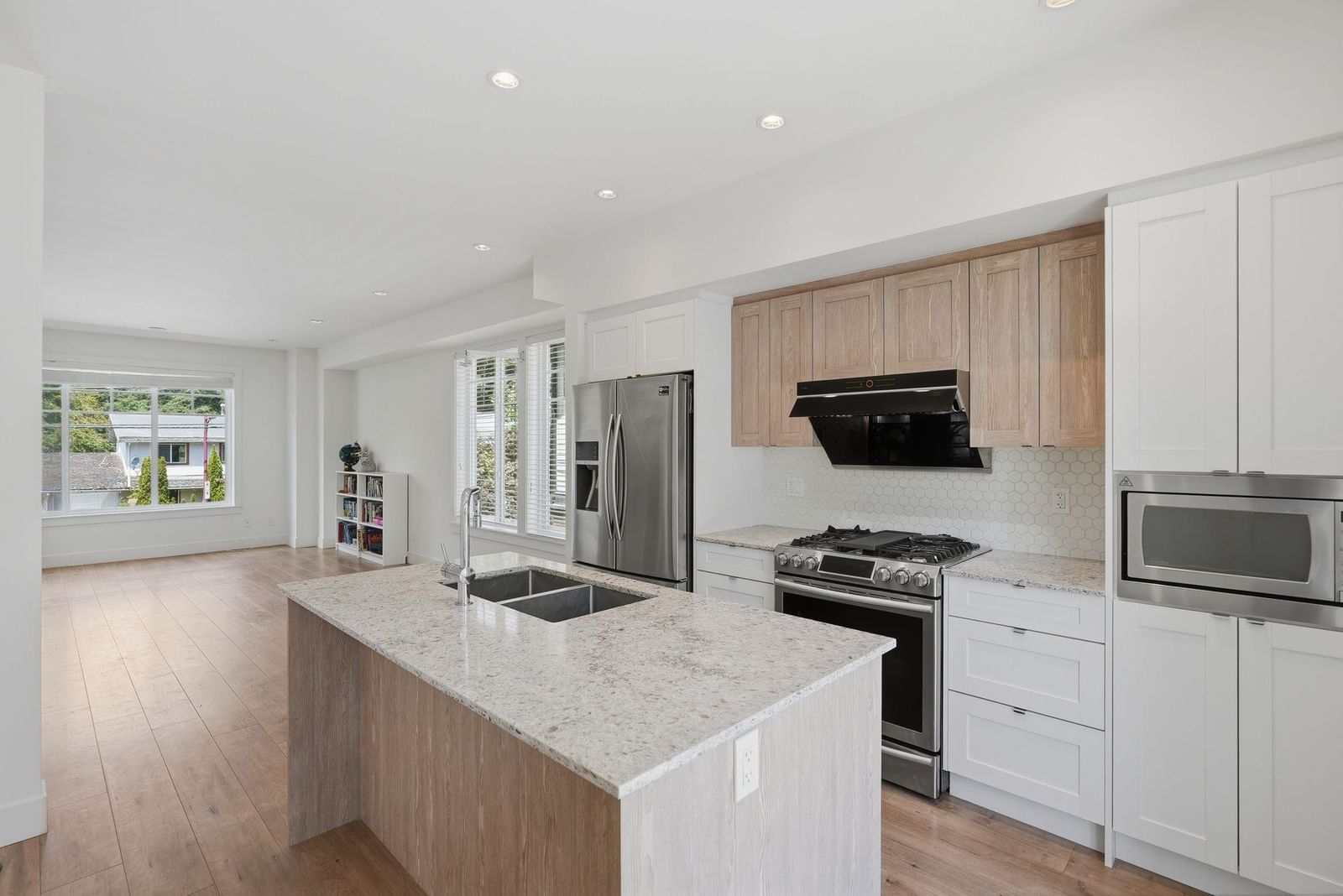 Listing Image 16