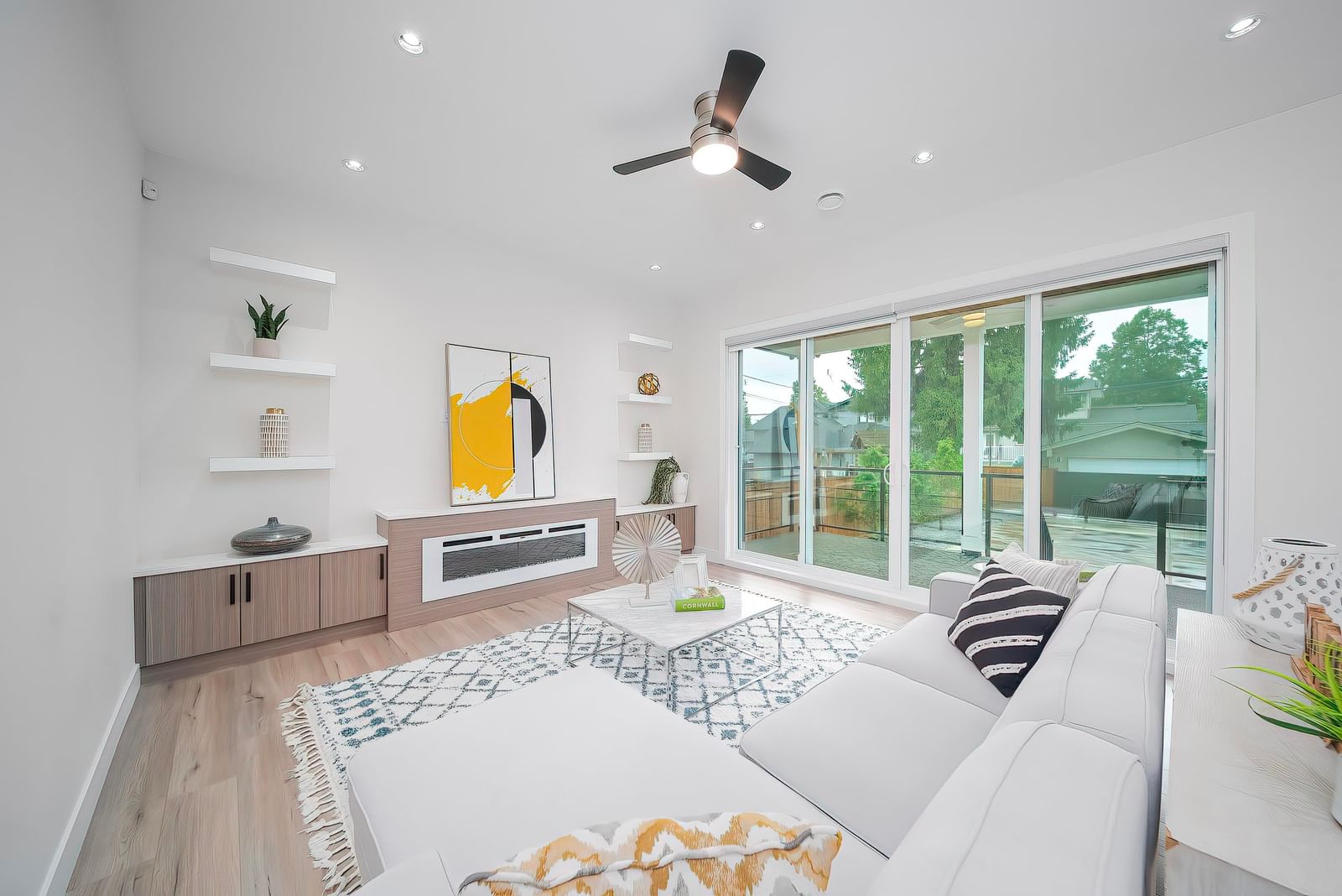 Listing Image 11