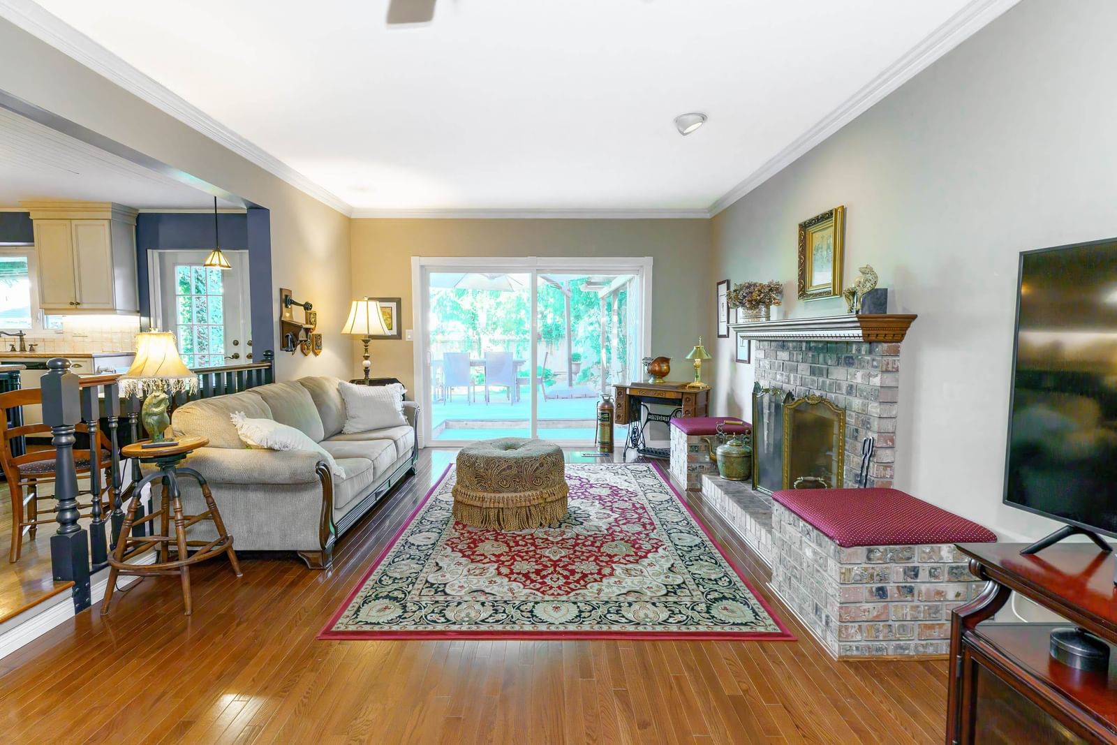 Listing Image 12