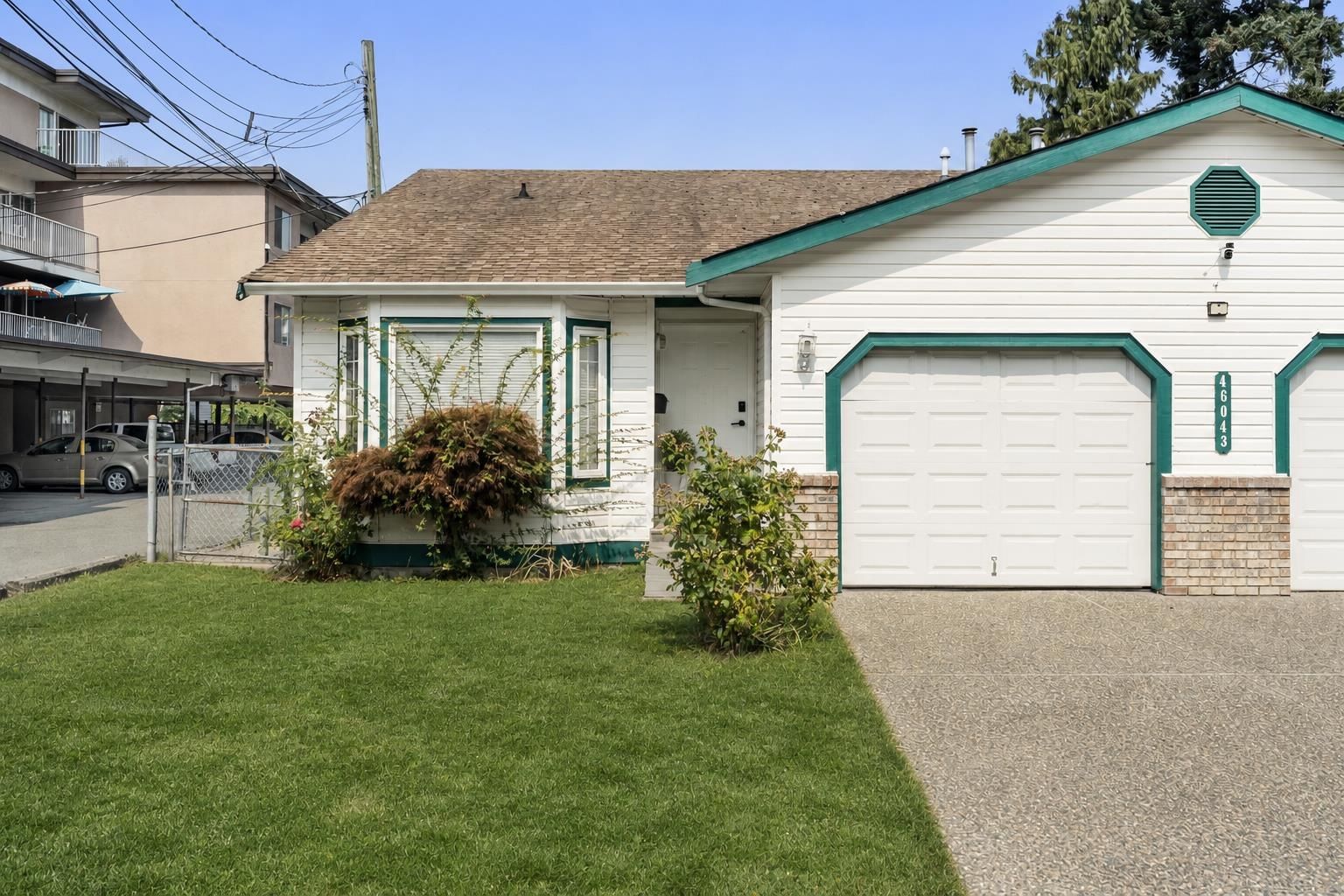 Listing Image 4