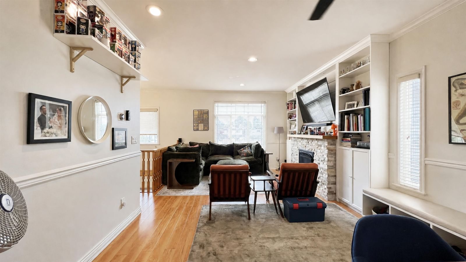 Listing Image 8