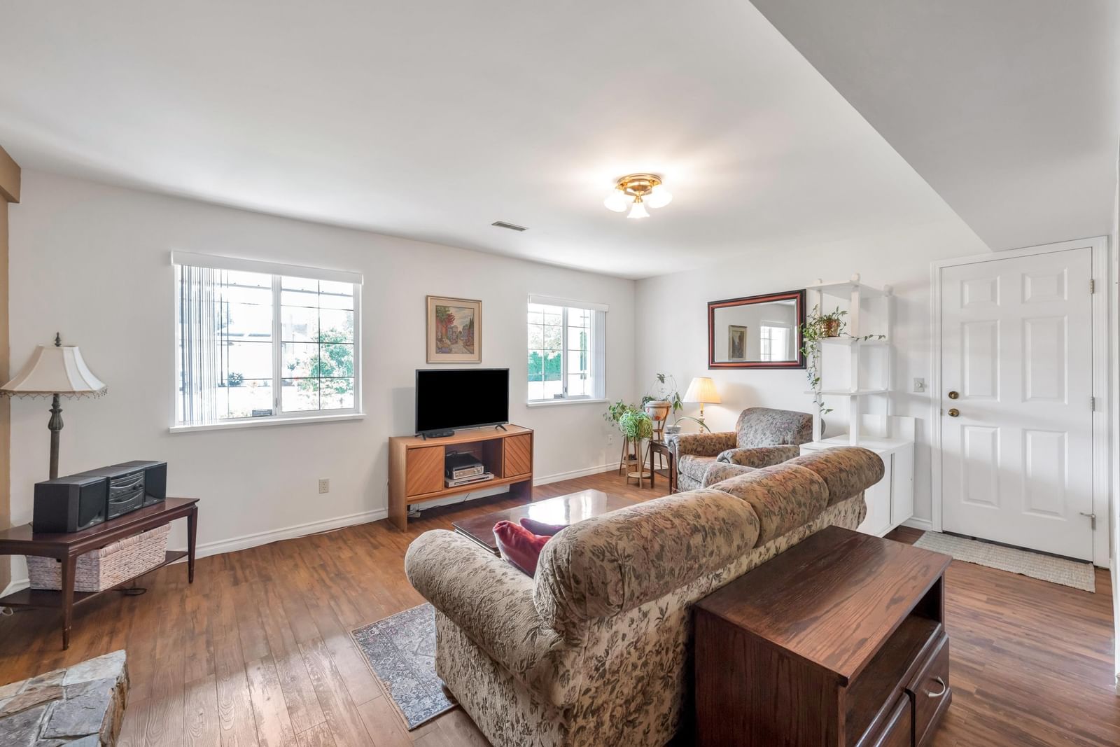 Listing Image 19