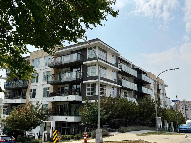 402 - 1012 Auckland Street