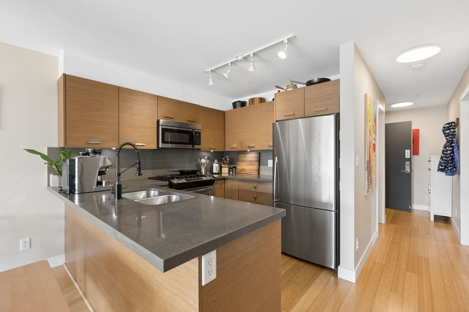 Listing Image 12