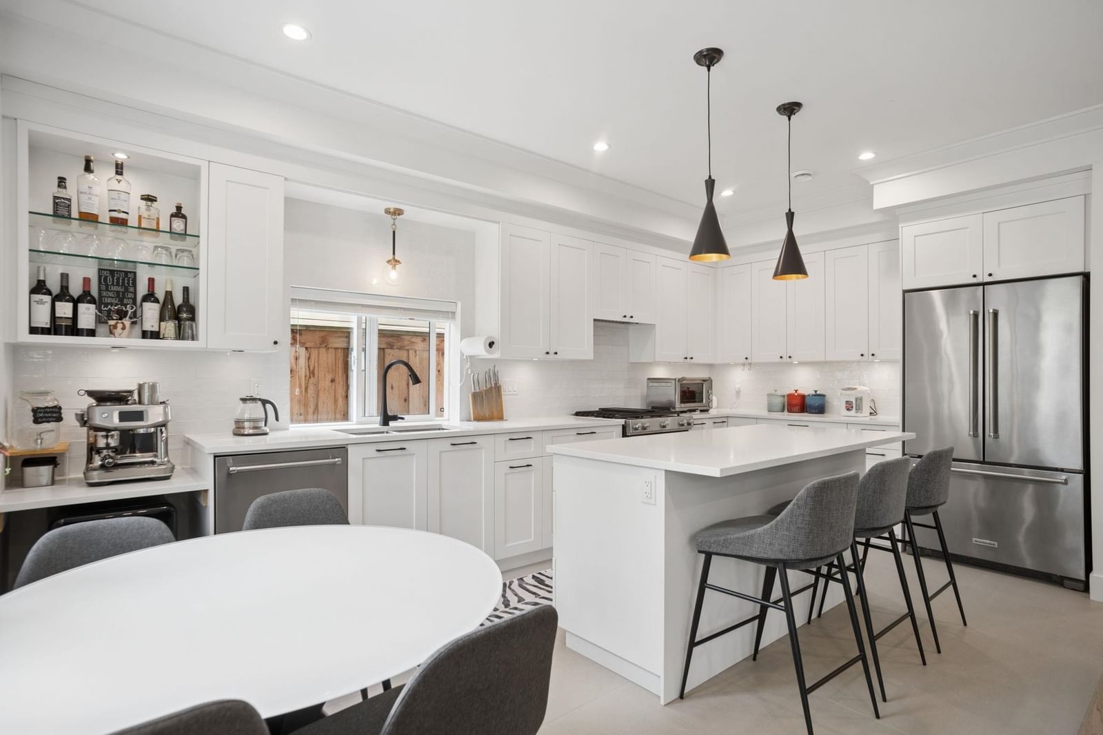 Listing Image 11