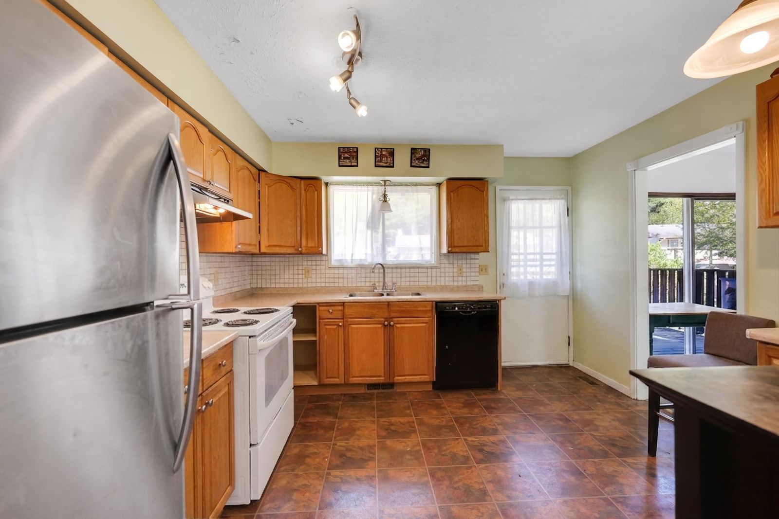 Listing Image 9