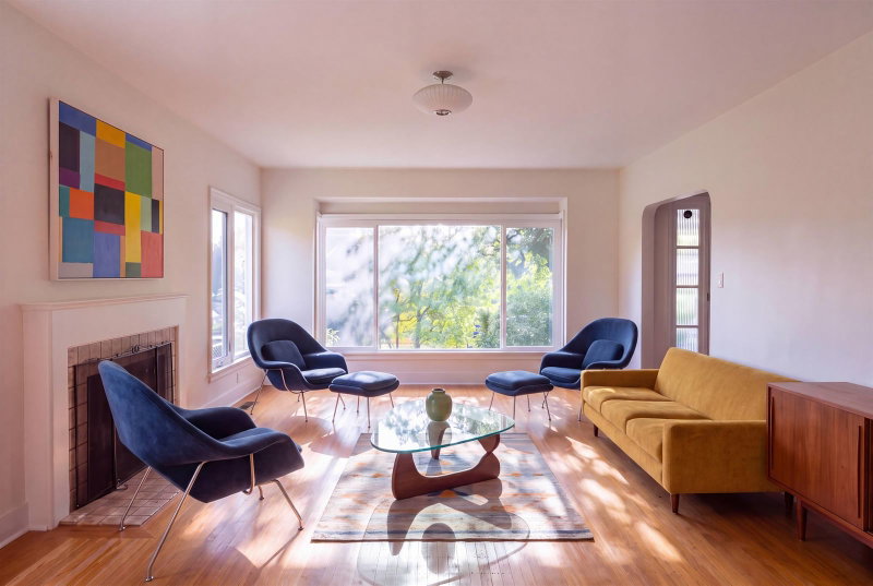 4390 Locarno Crescent