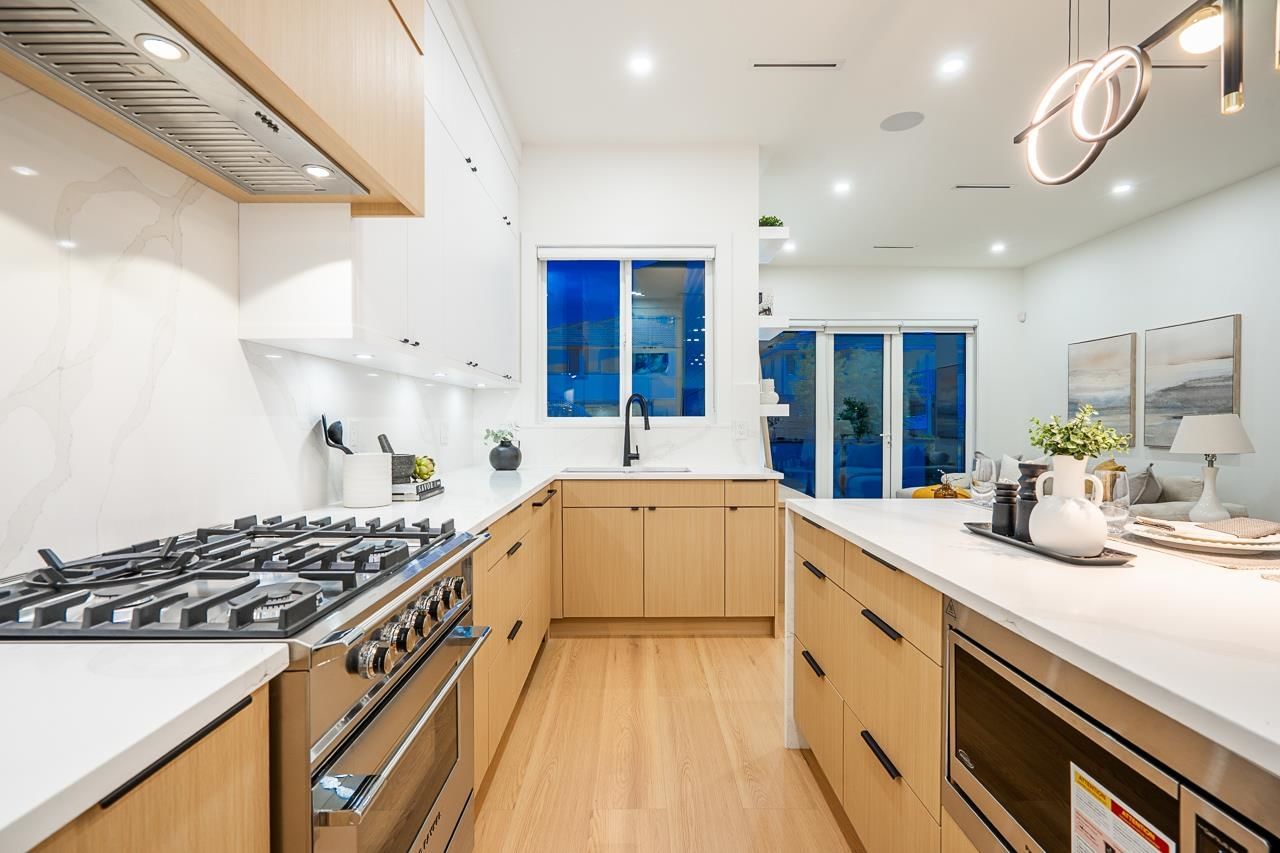 Listing Image 11