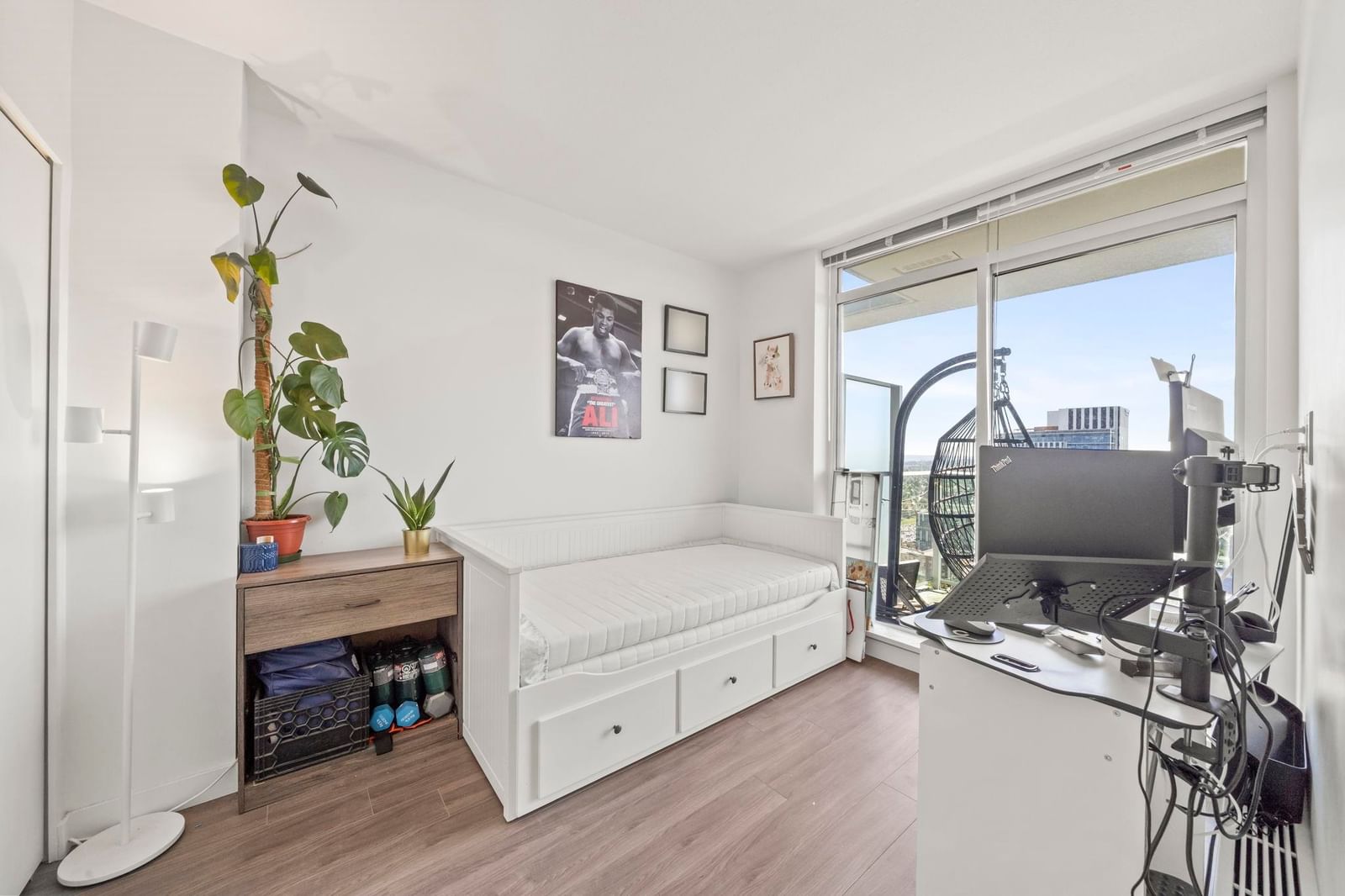 Listing Image 11