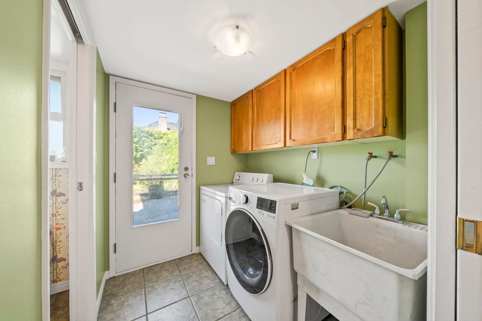 Listing Image 16