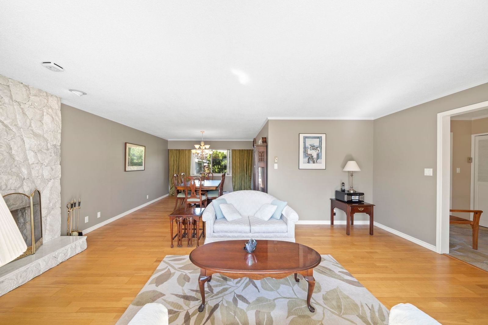 Listing Image 8