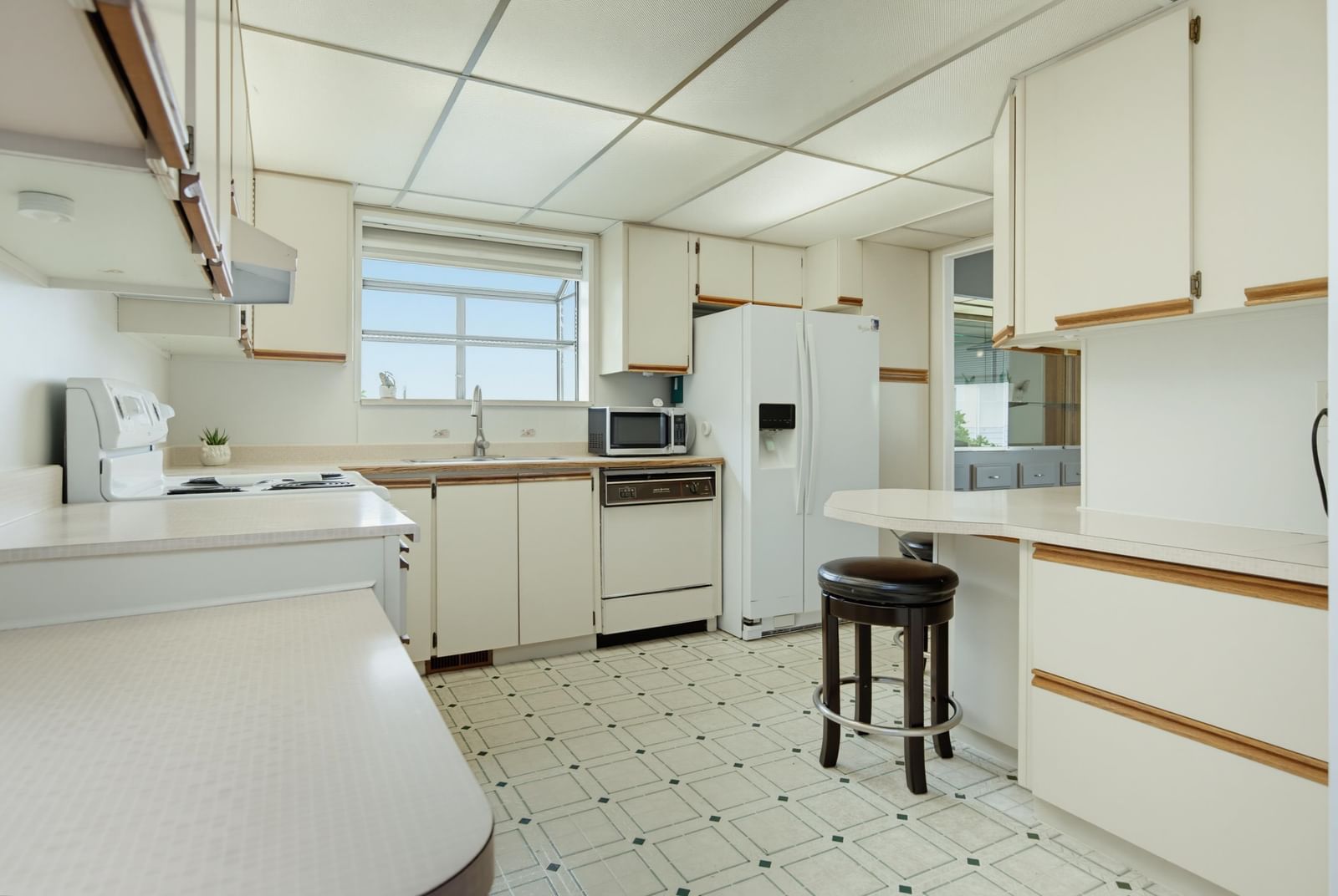 Listing Image 14