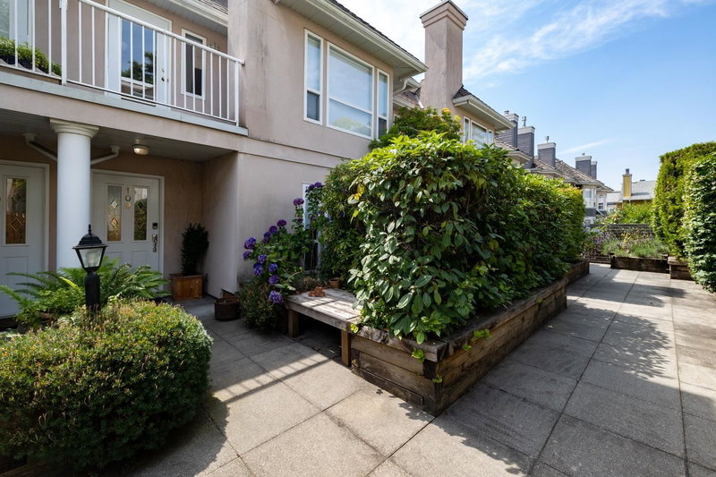 109 - 225 6th Street E