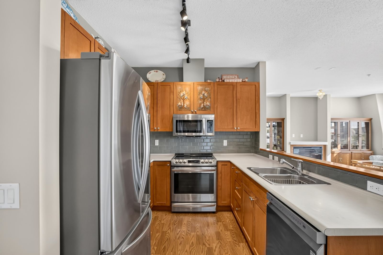 Listing Image 5