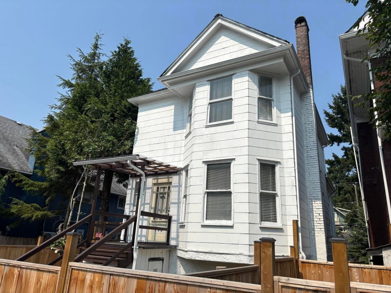 135 12th Avenue W