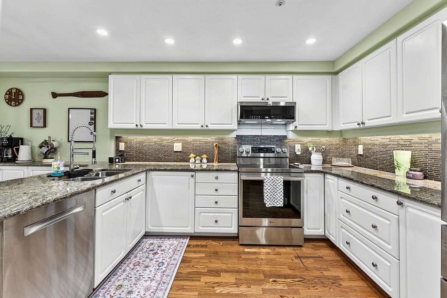 Listing Image 14