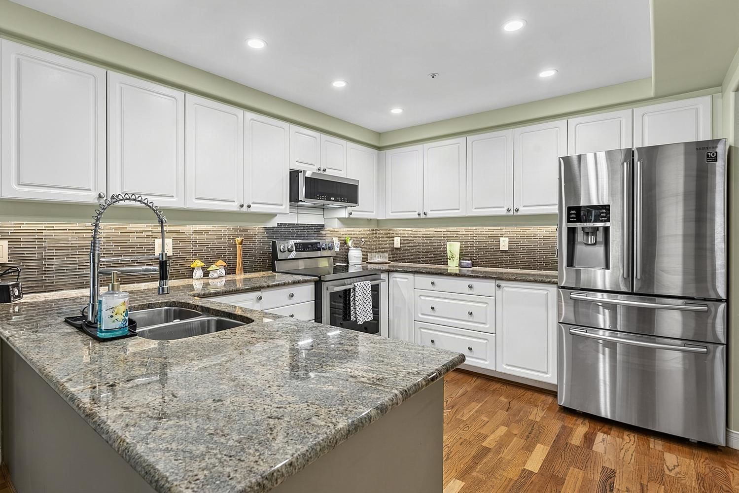 Listing Image 15