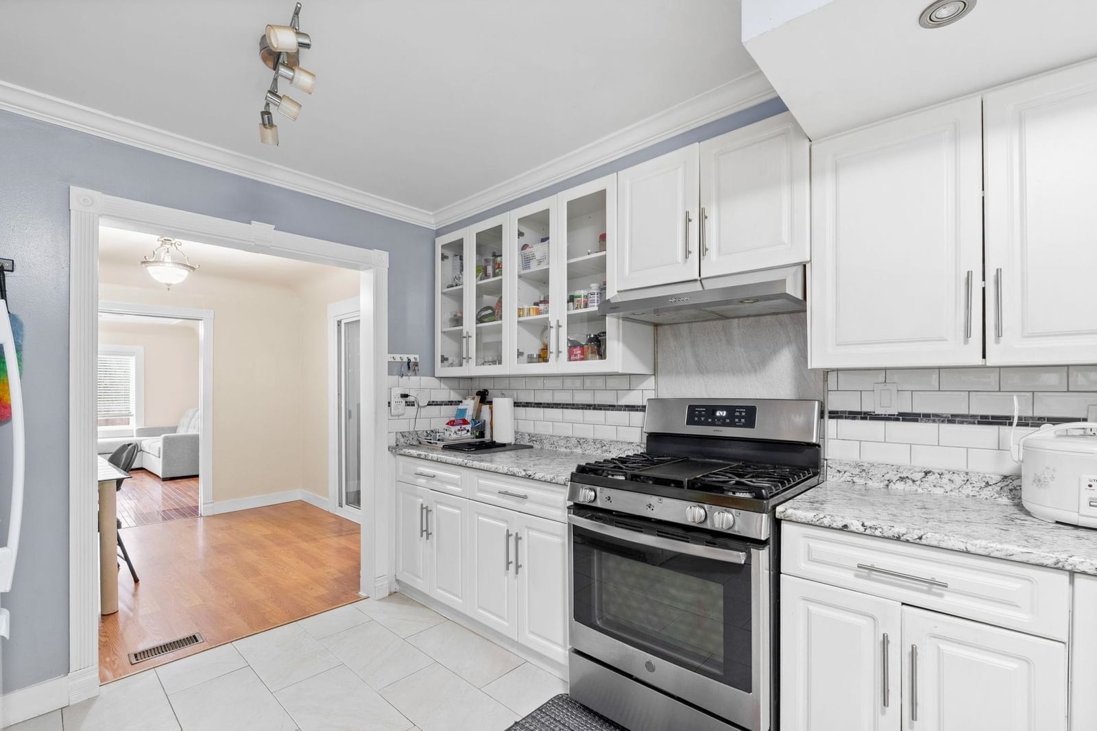 Listing Image 15
