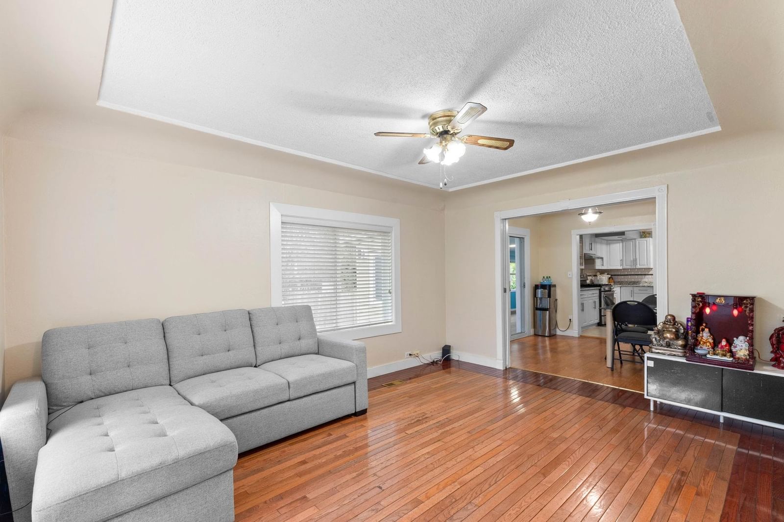 Listing Image 17