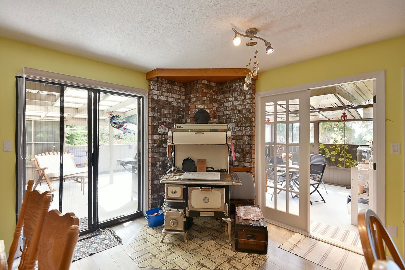 Listing Image 9