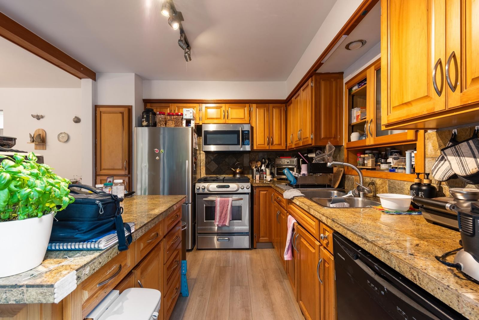 Listing Image 6
