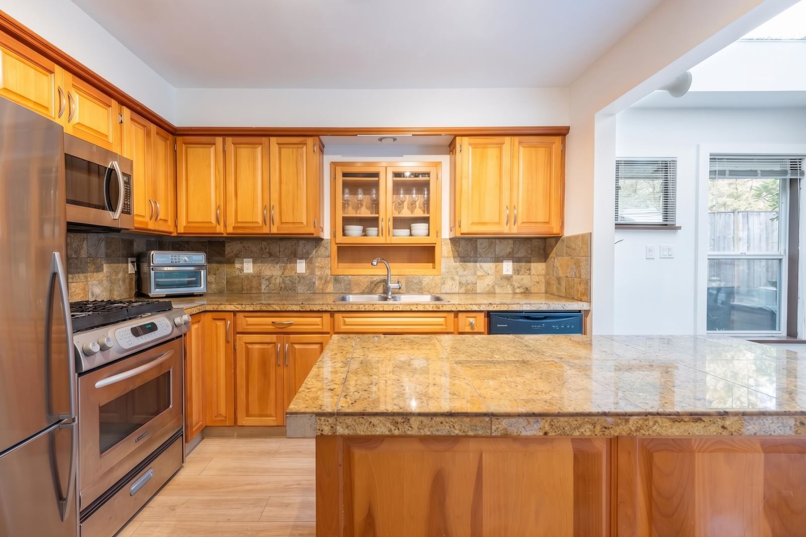 Listing Image 9