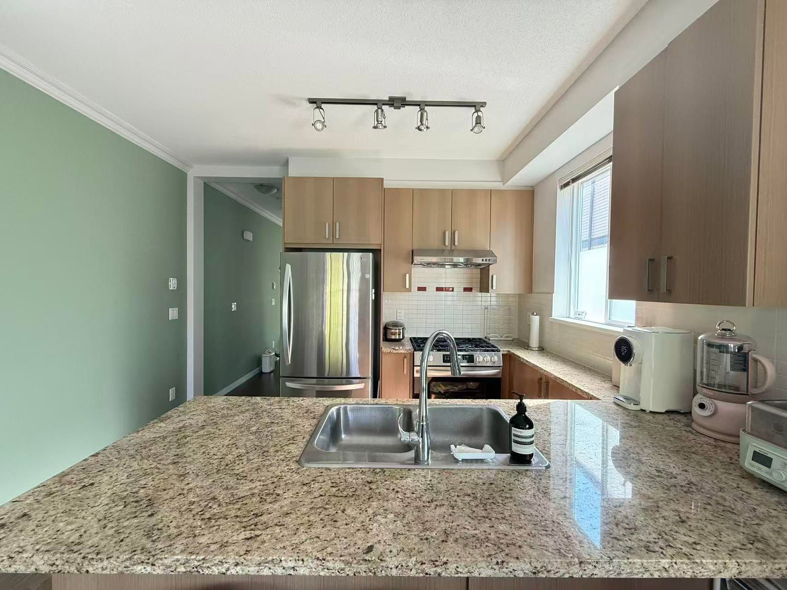 Listing Image 9