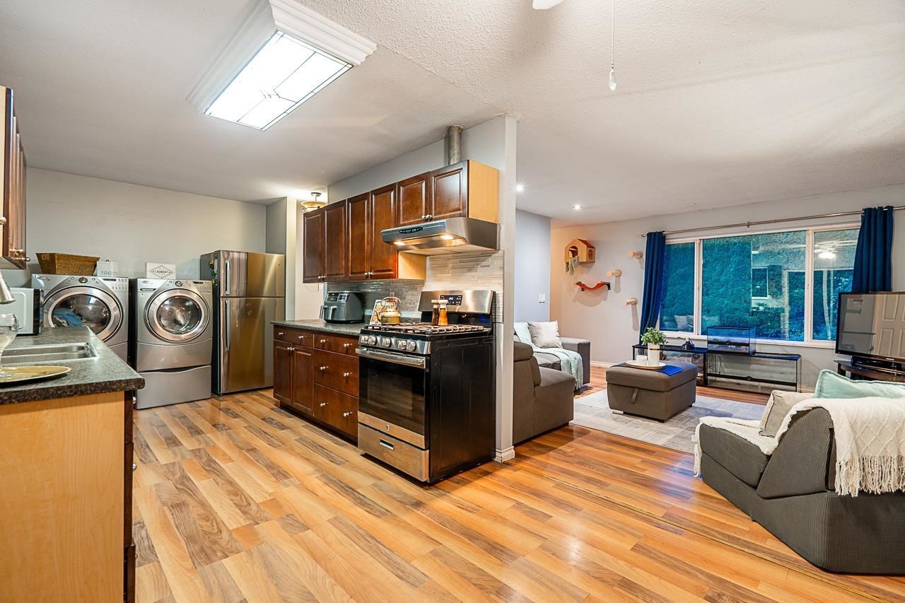 Listing Image 10