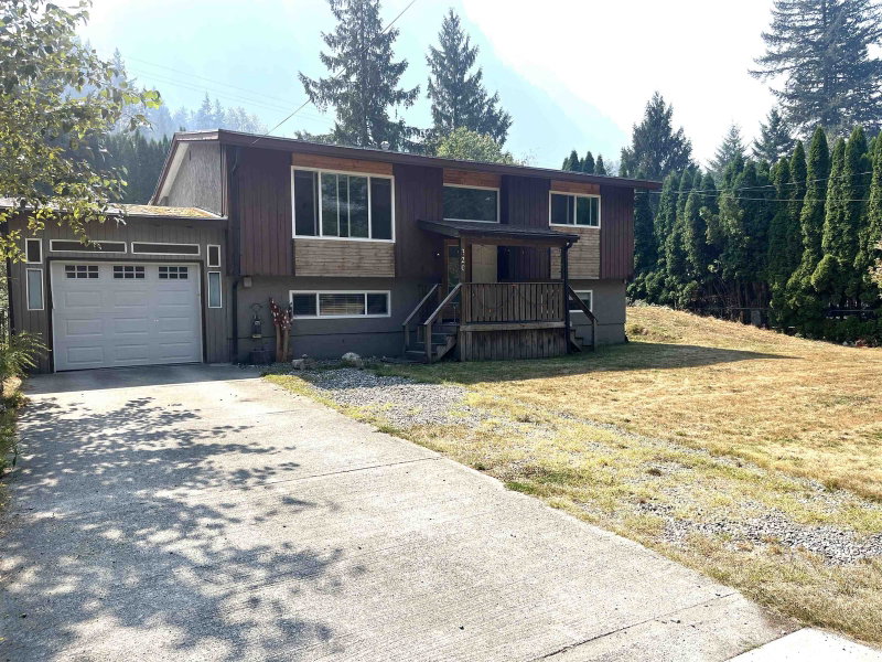 320 Robertson Crescent