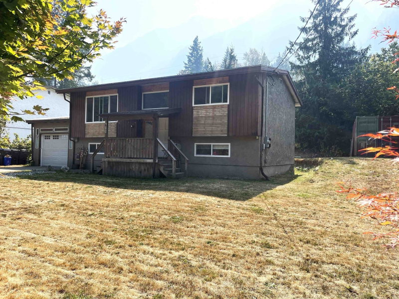 320 Robertson Crescent