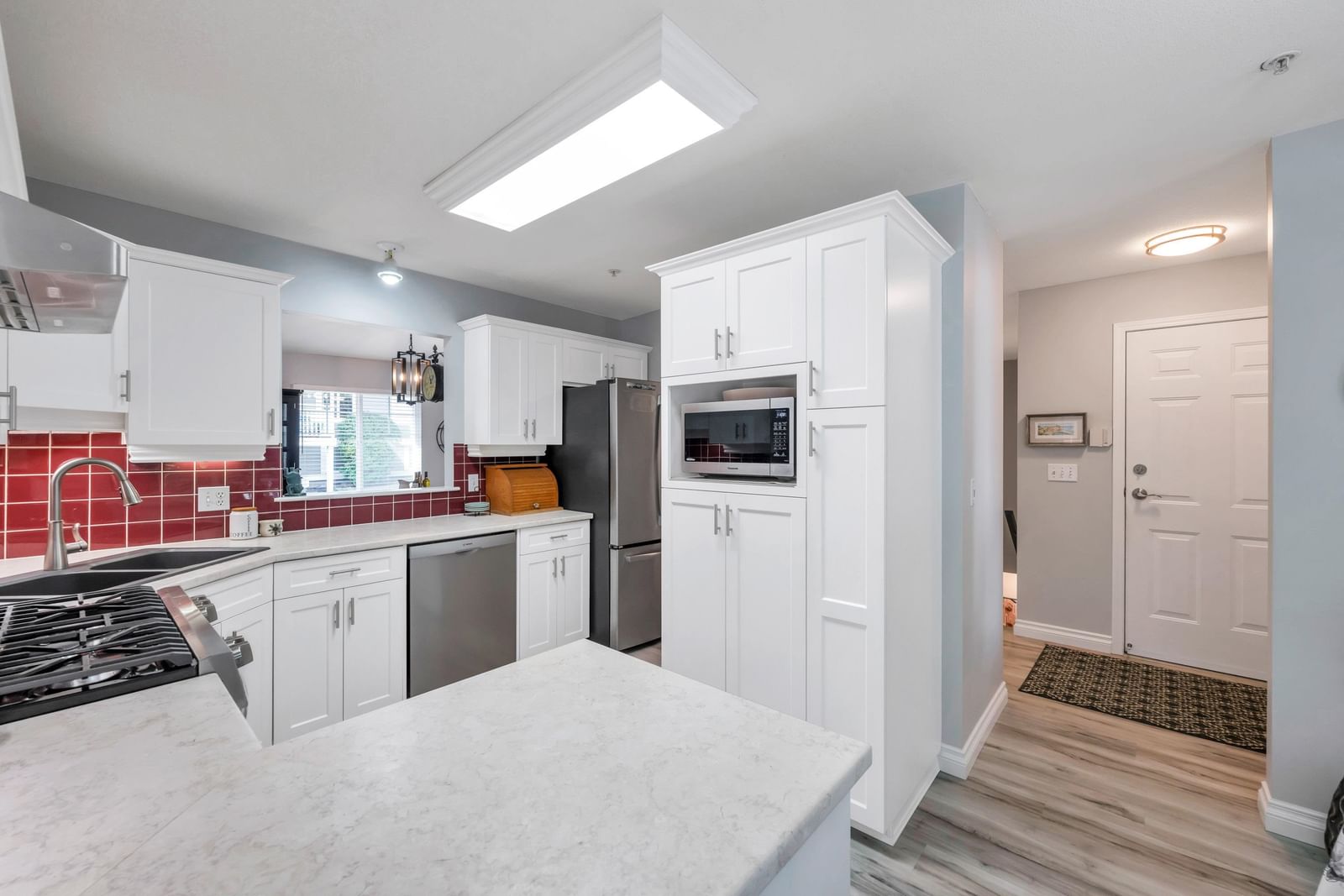 Listing Image 12
