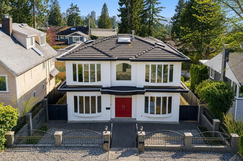 213 28th Street W