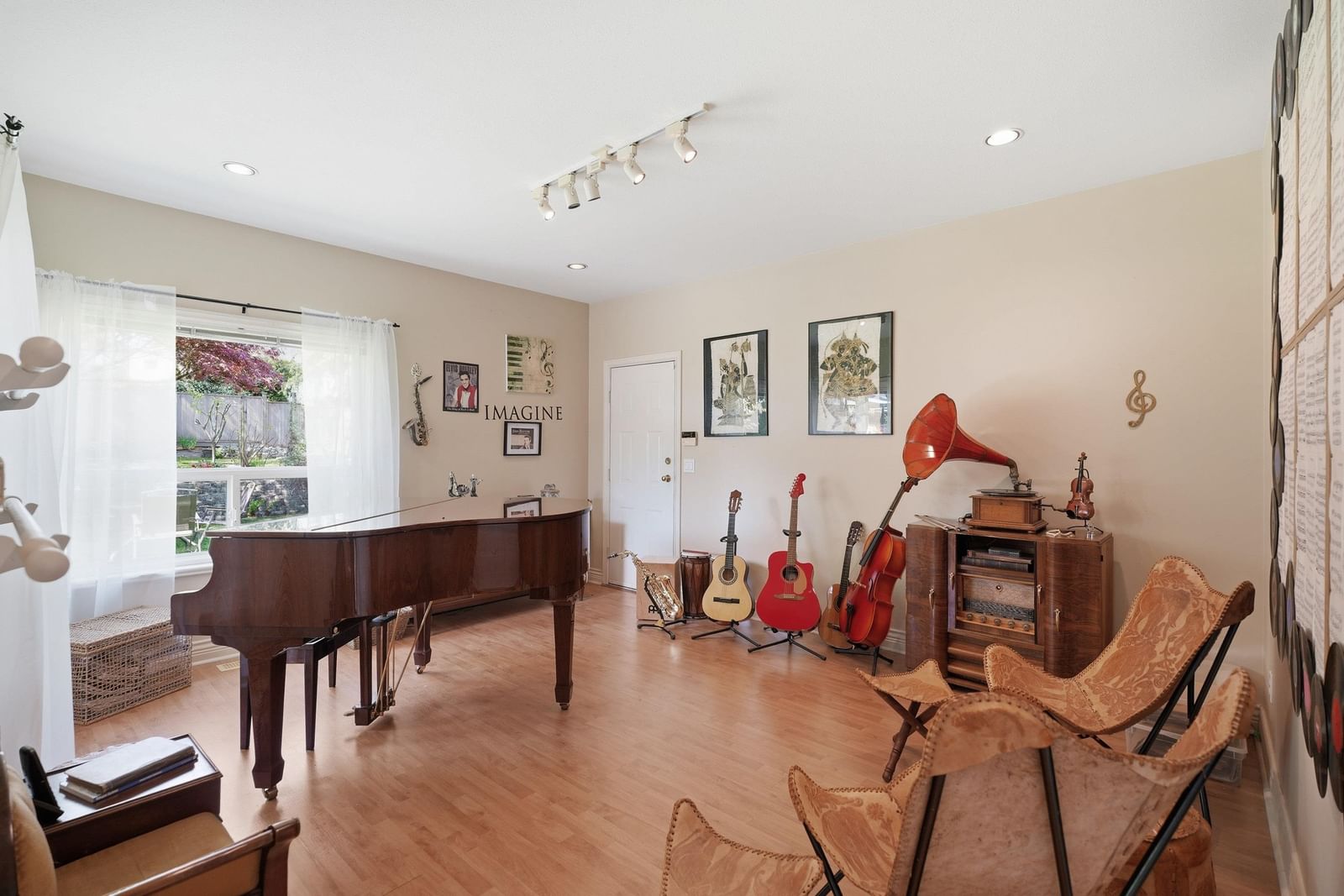 Listing Image 15