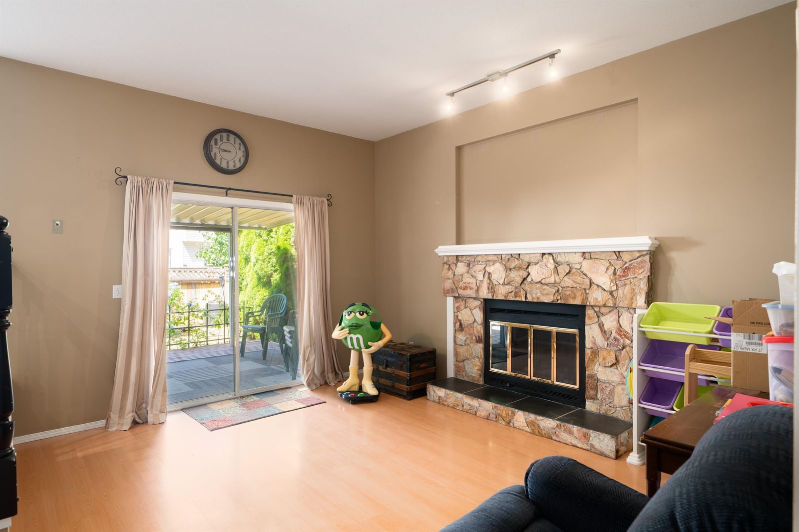 Listing Image 12