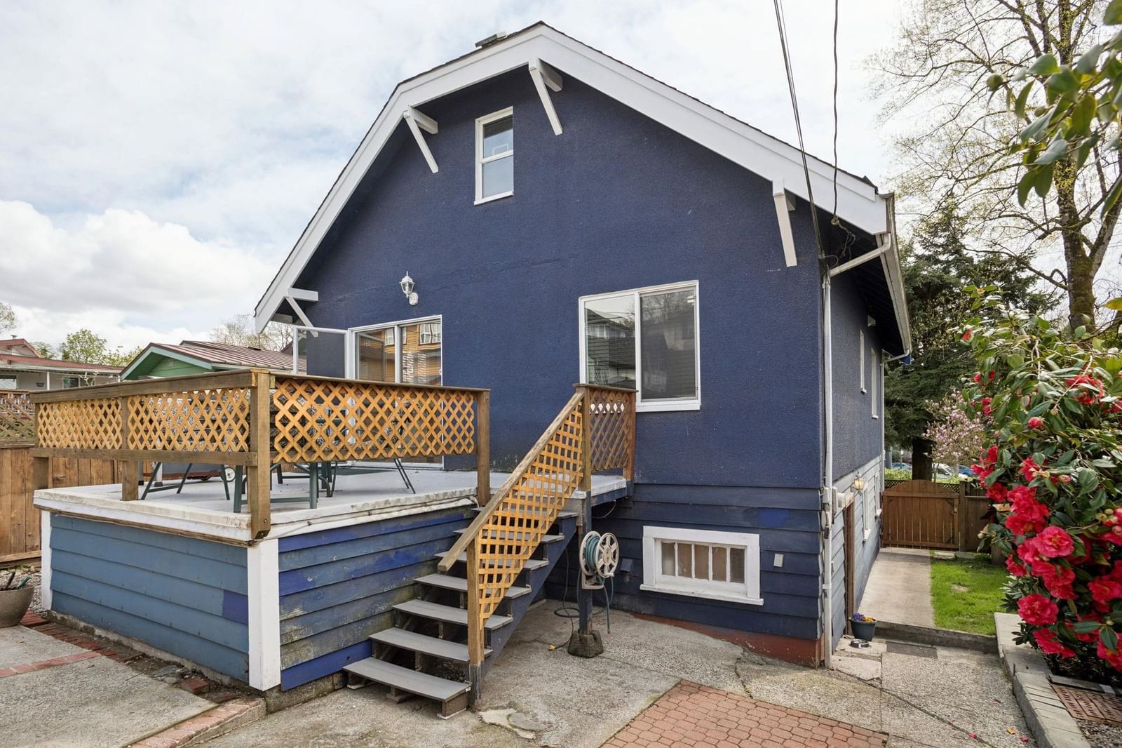 Listing Image 4