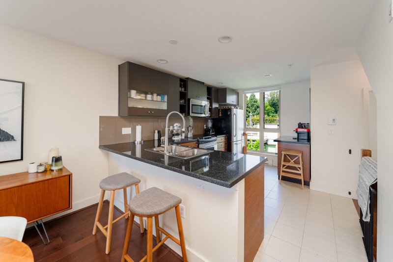 64 - 728 14th Street W