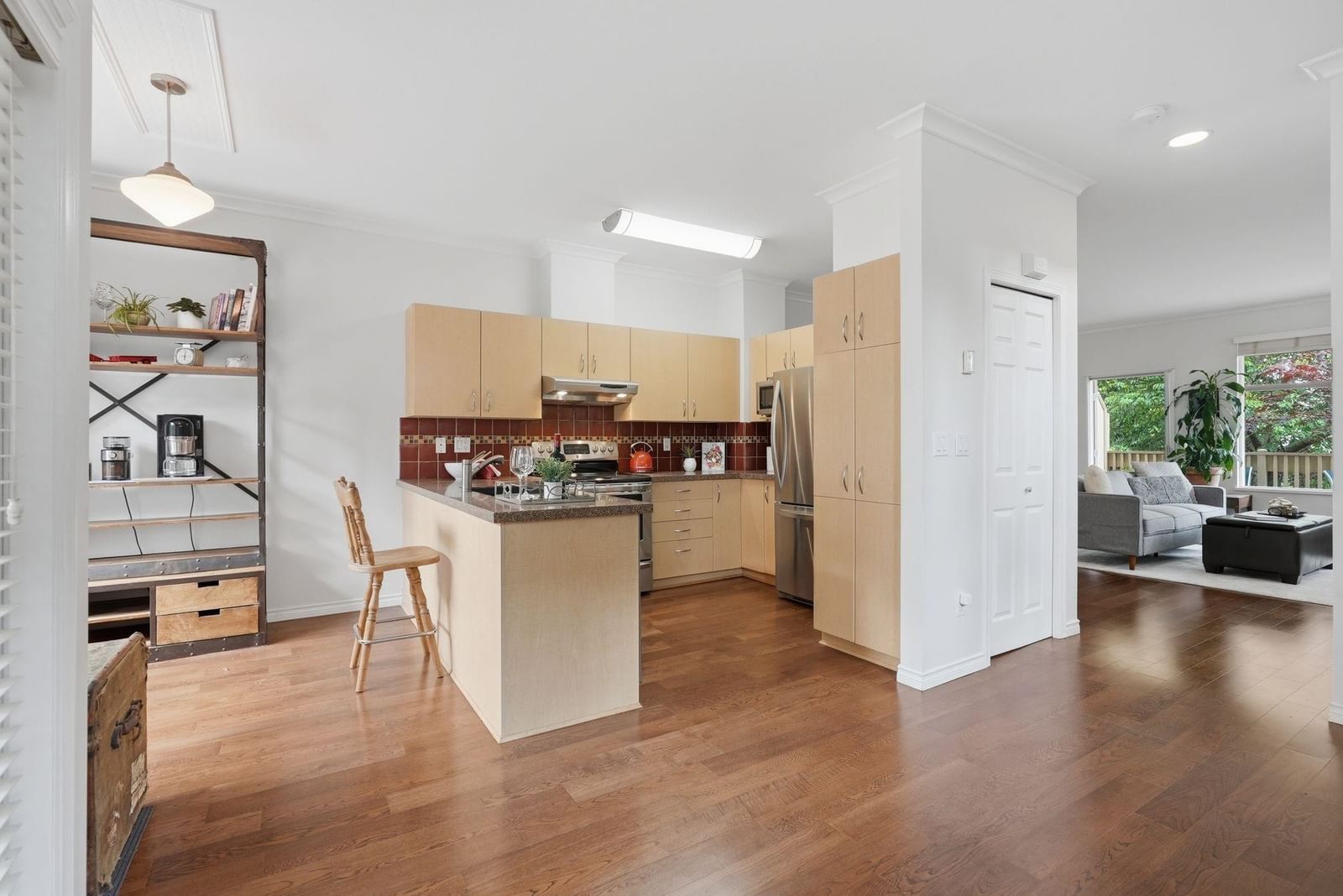 Listing Image 10