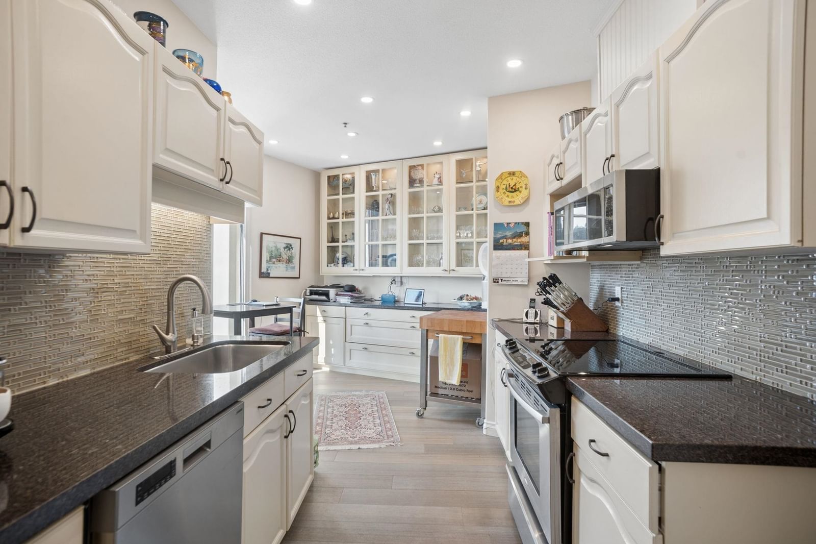 Listing Image 11