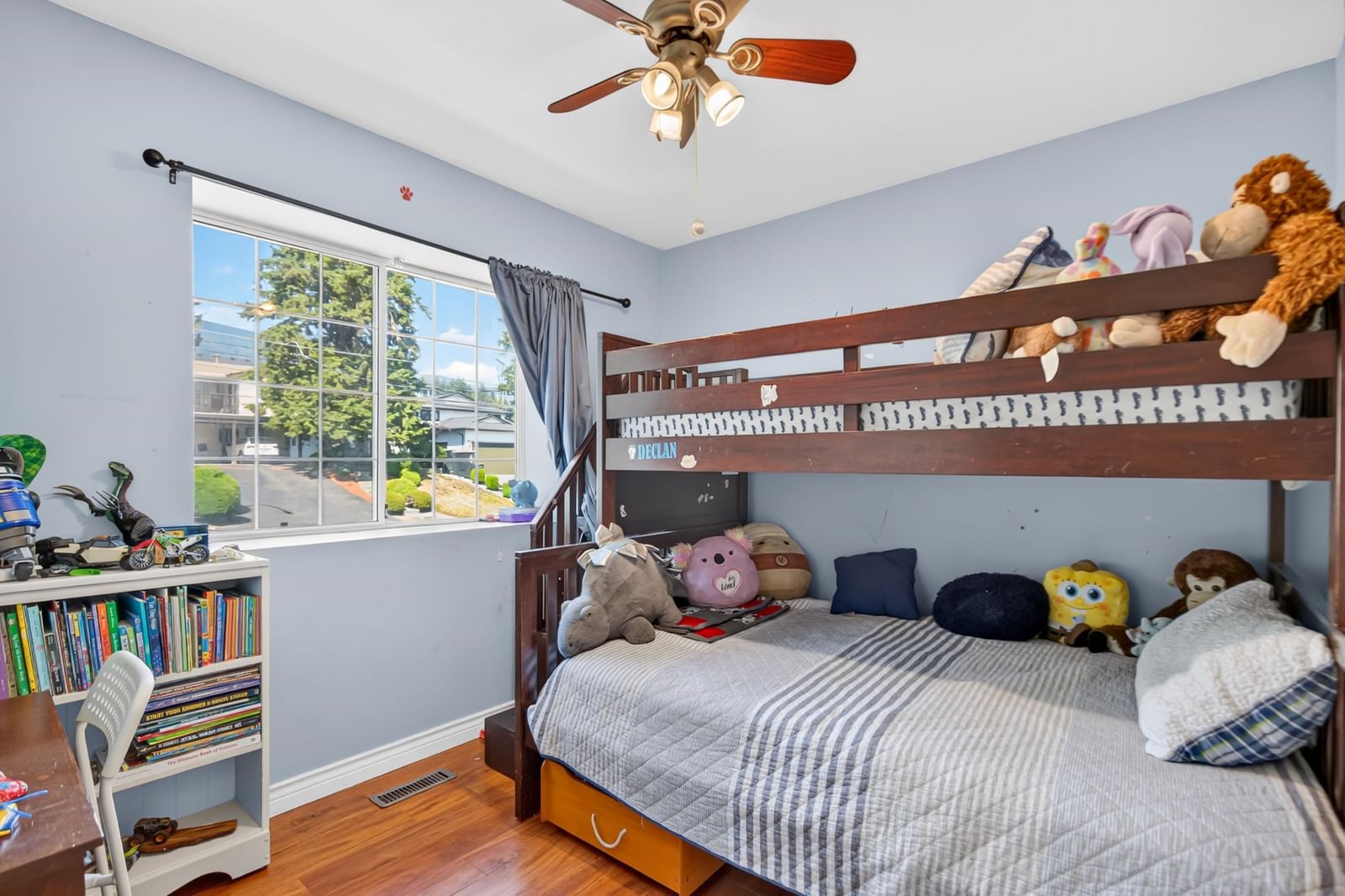 Listing Image 11
